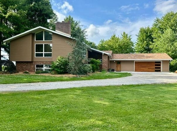 10569 N 525th St., Oblong, IL 62449