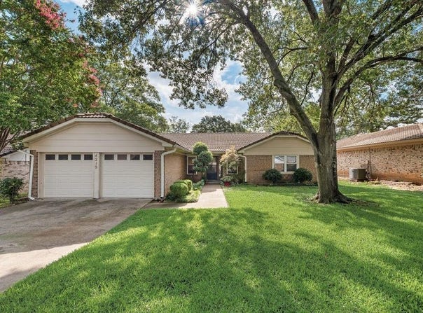 4219 E Pleasant Forest Street, Arlington, TX 76015