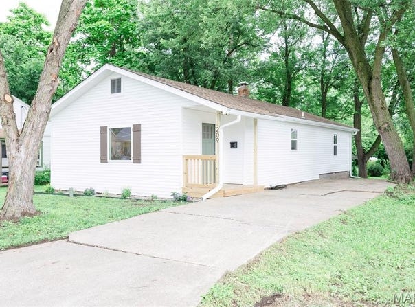 209 E Dover Street, Monroe City, MO 63456