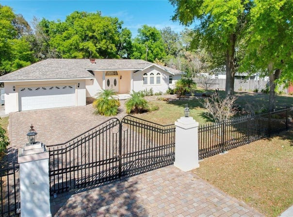 25 E CHESLEY AVENUE, EUSTIS, FL 32726
