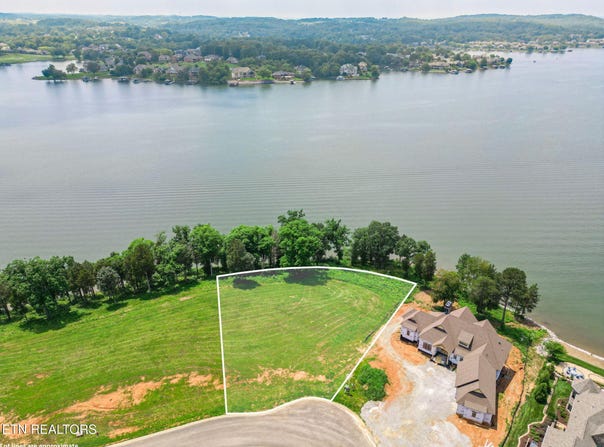 2015 Bulwark Way, Lenoir City, TN 37772