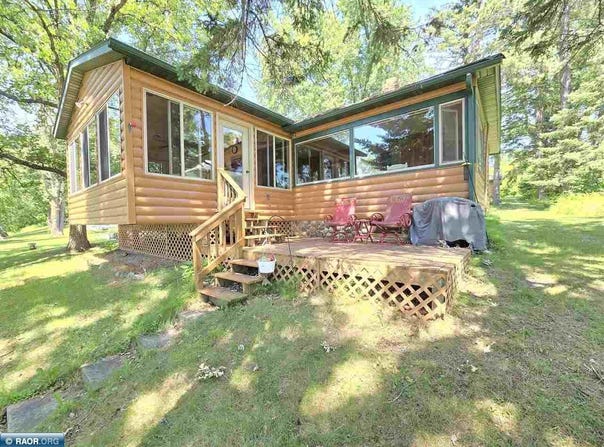 22495 Hilltop Ln, Bovey, MN 55709
