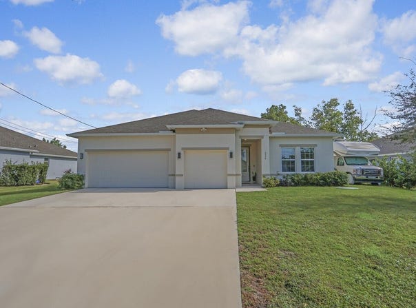 6579 NW Omega Road, Port Saint Lucie, FL 34983