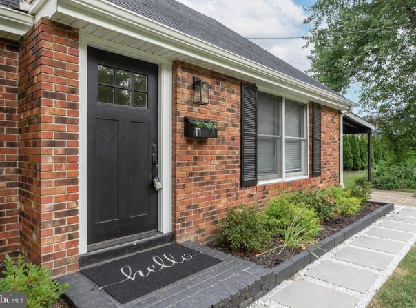 11 E SUTTON AVENUE, MOORESTOWN, NJ 08057