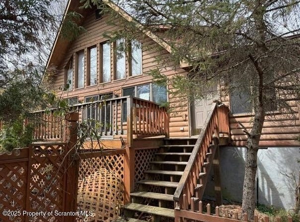 166 Tanglewod Drive, Greentown, PA 18426