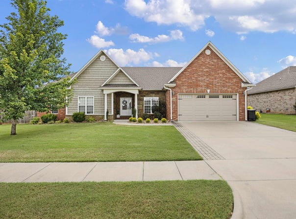 102 Buffalo St, Clarksville, AR 72830