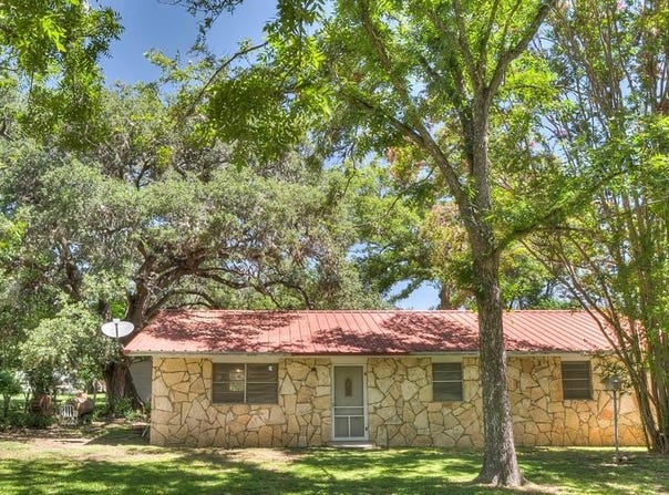 315 E Main St, Leakey, TX 78873
