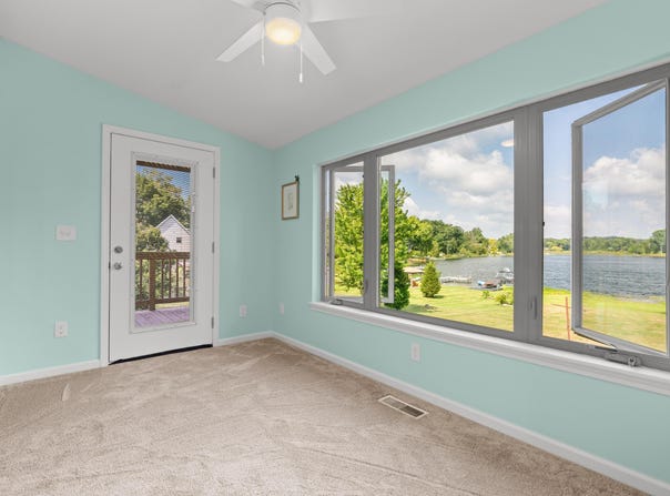 9996 Highland Road, White Lake, MI 48386