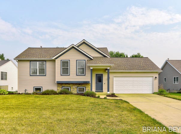 10333 Lynwood Lane, Zeeland, MI 49464