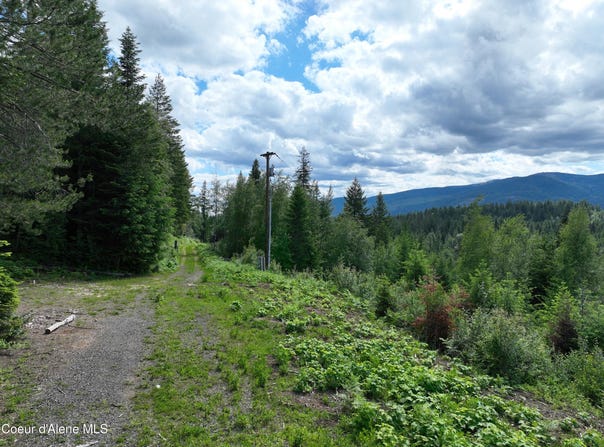 2489 N Center Valley Rd, Sandpoint, ID 83864