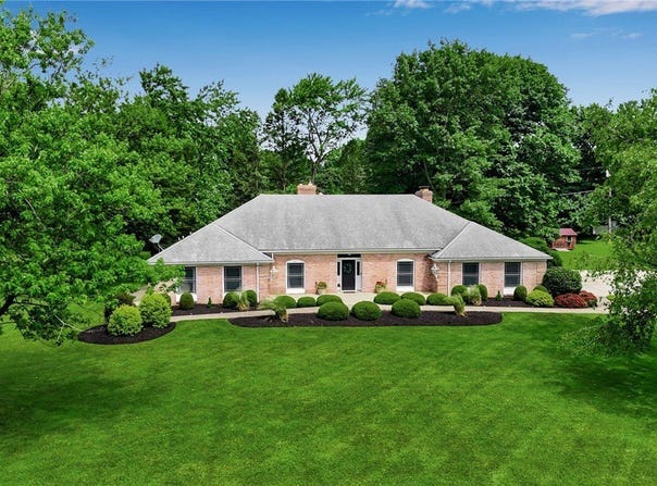 4901 Pineledge Drive W, Clarence, NY 14031