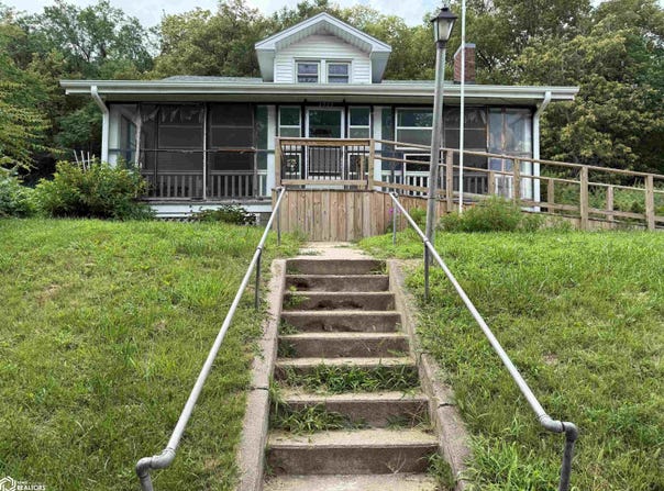 1711 Bluff Street, Hamburg, IA 51640