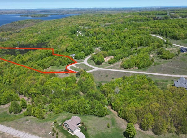 015 Horton Creek Drive, Grawn, MI 49637