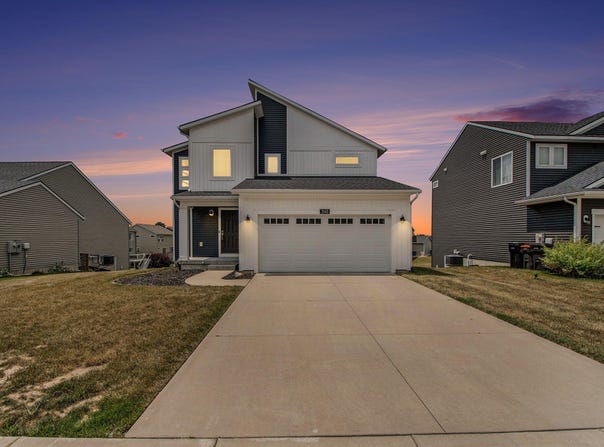 7945 Greendale Drive SE, Byron Center, MI 49315