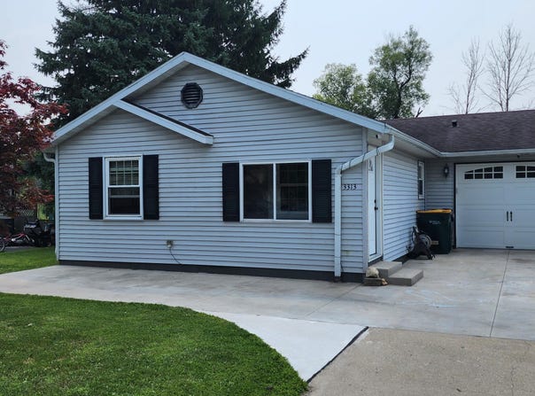 3313 Stanford Ln, West Bend, WI 53090