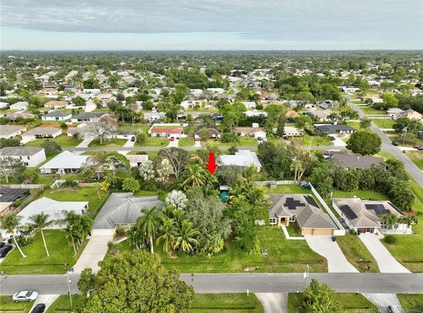 673 SE Damask Avenue, Port St Lucie, FL 34983