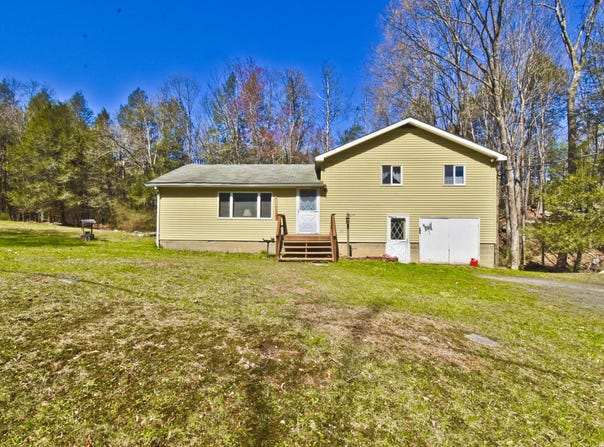 139 Place Lane, East Stroudsburg, PA 18301