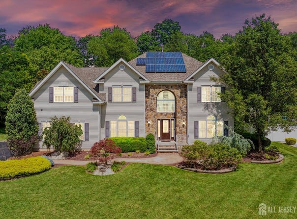2 Treetops Drive, Monroe, NJ 08831