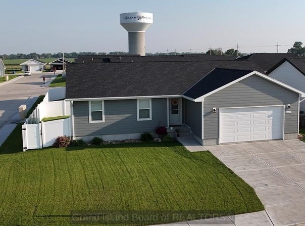 4347 Leon Cir, Grand Island, NE 68803