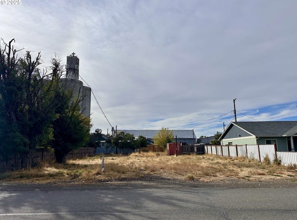 204 W DARLAND St, Goldendale, WA 98620