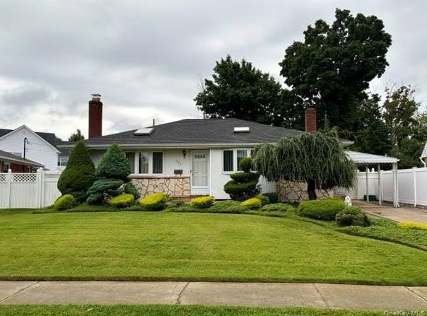 392 Coleridge Street, Levittown, NY 11756