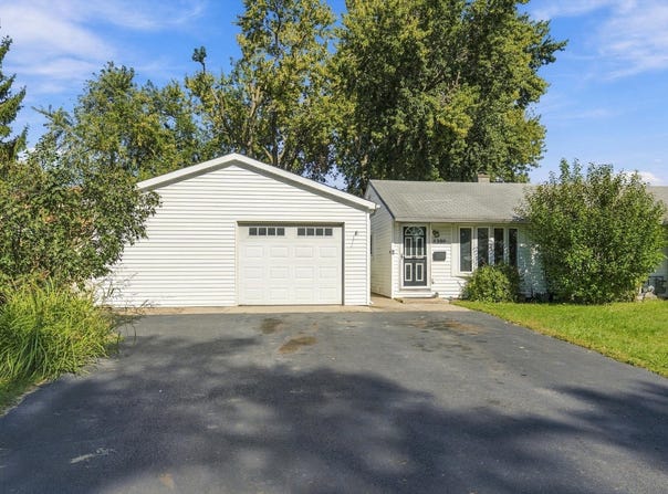 4200 W 90TH Street, Hometown, IL 60456