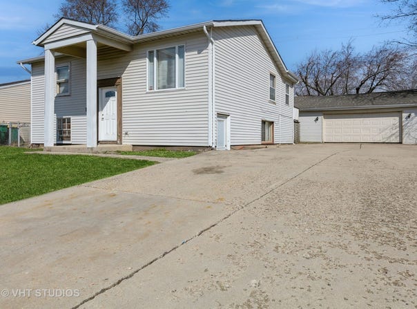 204 Healy Avenue, Romeoville, IL 60446