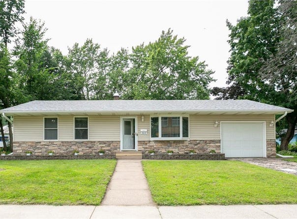 364 4th Street N, Bayport, MN 55003