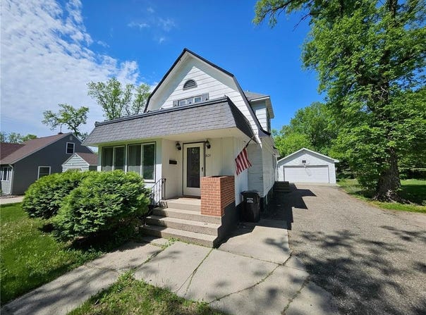 809 Park Avenue, Morris, MN 56267