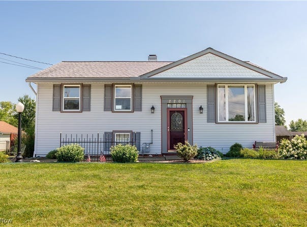 2201 Rhode Island Avenue SE, Massillon, OH 44646