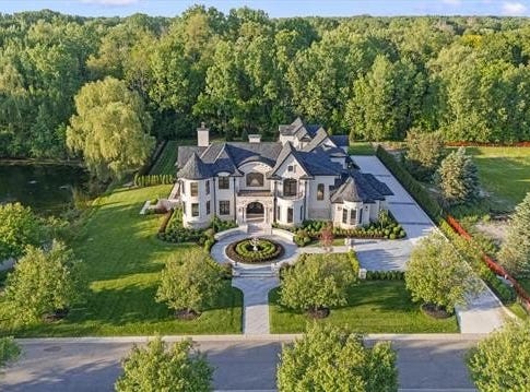 575 Chase Lane, Bloomfield Hills, MI 48304