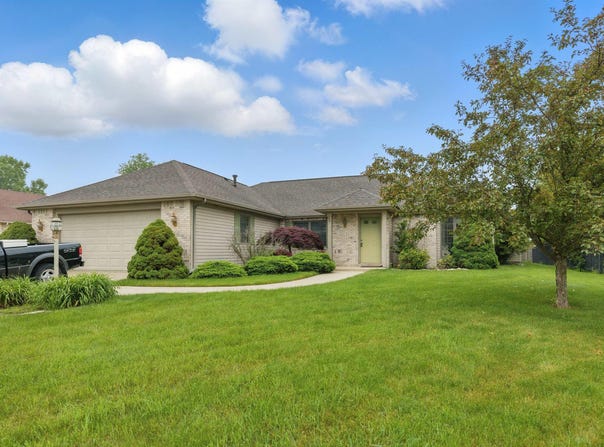 2516 Loganberry Cove, Fort Wayne, IN 46818