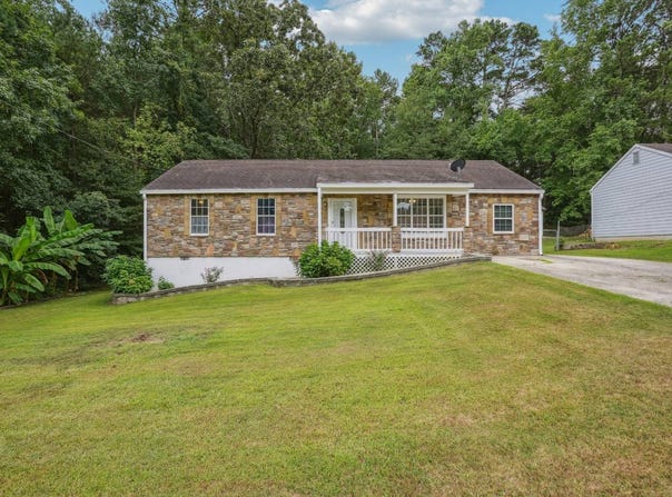 3203 Pawnee Dr, Rex, GA 30273