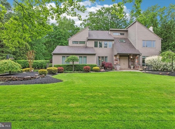 16 VICTORIA PLACE, WEST WINDSOR, NJ 08550