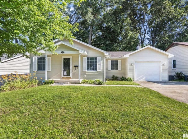 2819 E Wood Street, Decatur, IL 62521