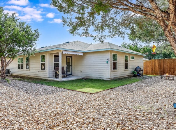 1901 Owens LN, Lago Vista, TX 78645