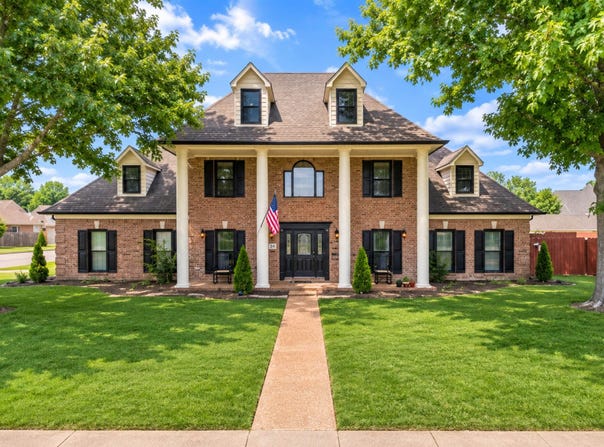 434 BOWLING BROOK Dr, Collierville, TN 38017