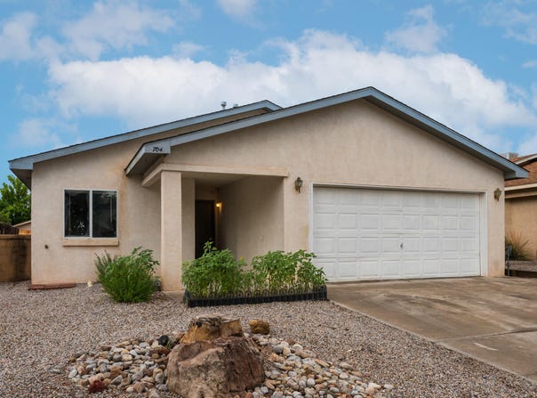 704 SANTA FE MEADOWS Drive NE, Rio Rancho, NM 87144