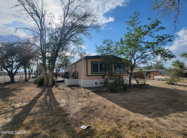 2735 Toiyabe Street, Silver Springs, NV 89429
