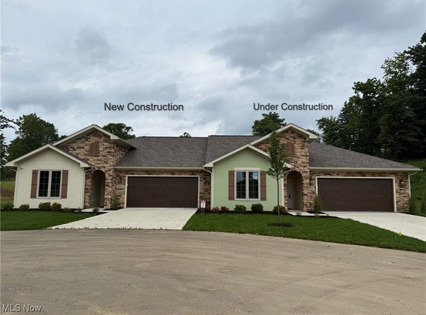 2174 Via Luna Circle NW unit: 15, Massillon, OH 44646