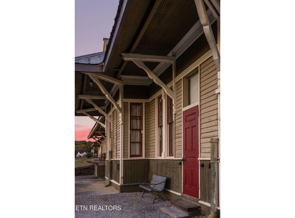 6736 Morganton Rd, Greenback, TN 37742