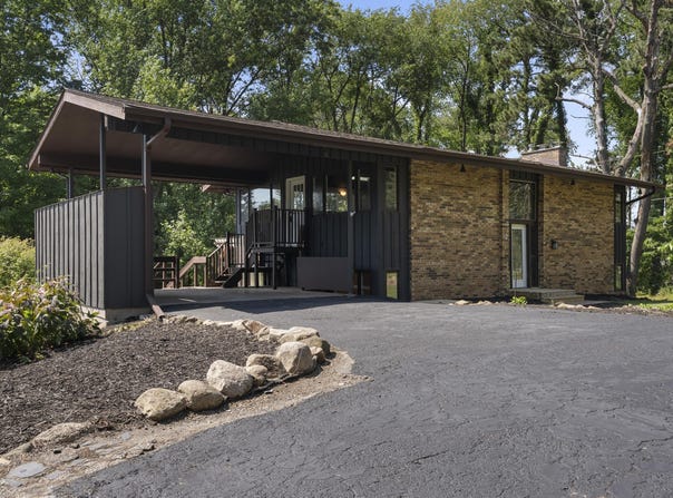 22 Crestview Drive, Valparaiso, IN 46383