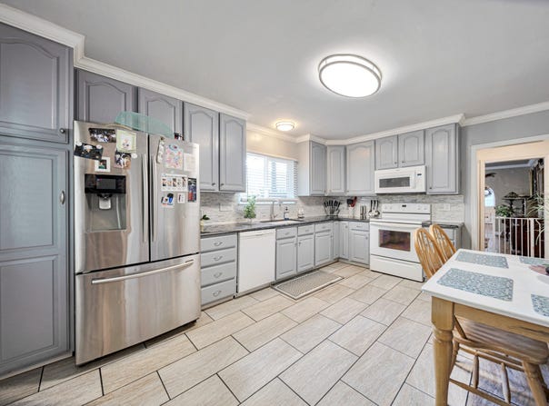 5946 S HIGHLAND Dr, Holladay, UT 84121