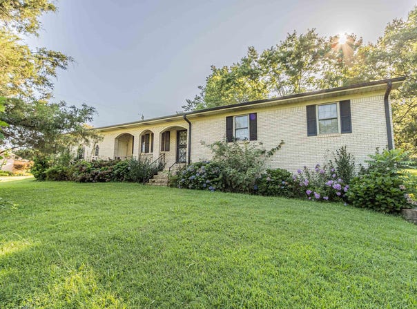 2101 WILDROSE LN, Paragould, AR 72450-8338