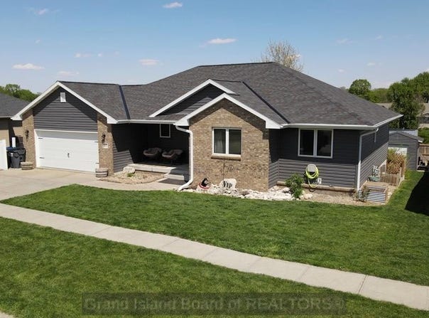 2010 Clark Street, Aurora, NE 68818