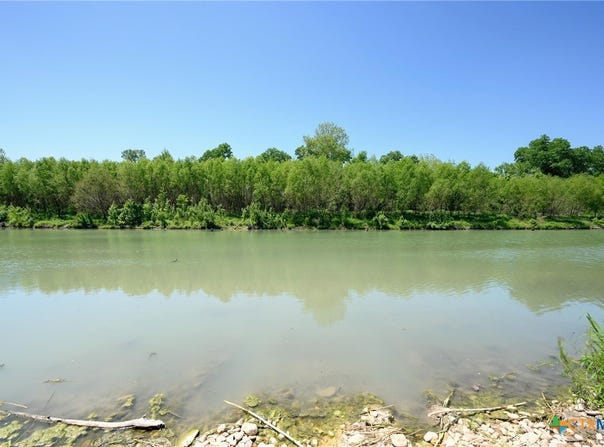 464 County Road 471, Gonzales, TX 78629