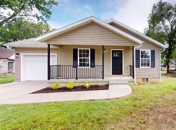 118 W Hickory Street, Nevada, MO 64772