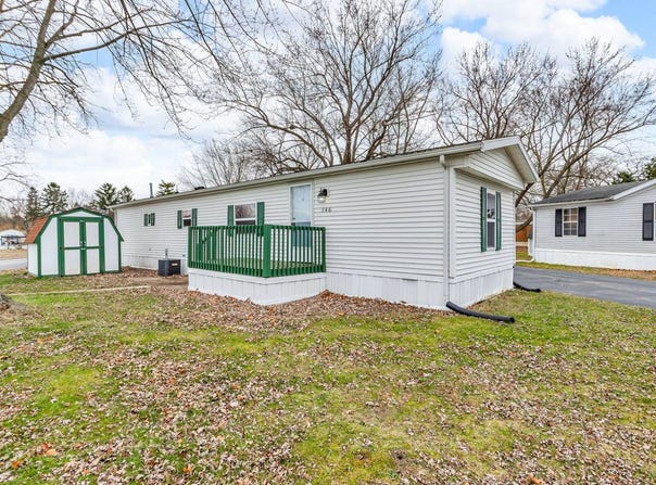 146 Preswick, Temperance, MI 48182