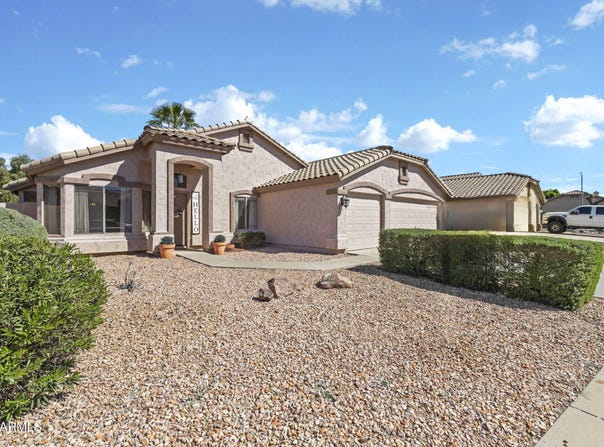 8336 W STELLA Way, Glendale, AZ 85305