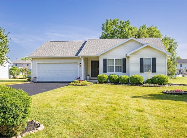 70 Alverstone Way, Henrietta, NY 14586